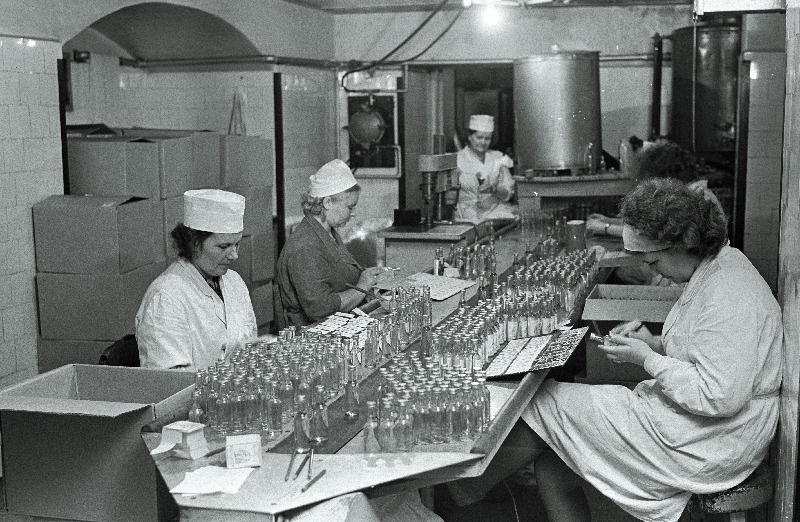 Suveniiride valmistamine Tallinna Likööri  - ja Viinatehases.