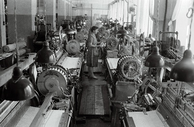 Riidevabriku Keila masinasaal.  duplicate photo