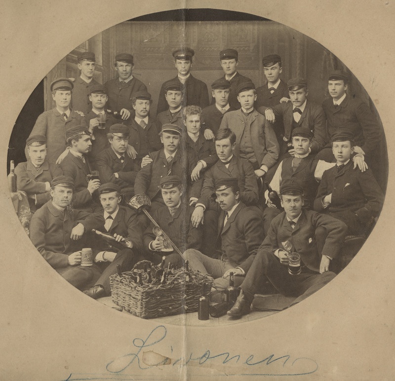 Korporatsiooni "Livonia" 1886. a I(?) semestri rebascoetus koos oldermaniga, grupifoto