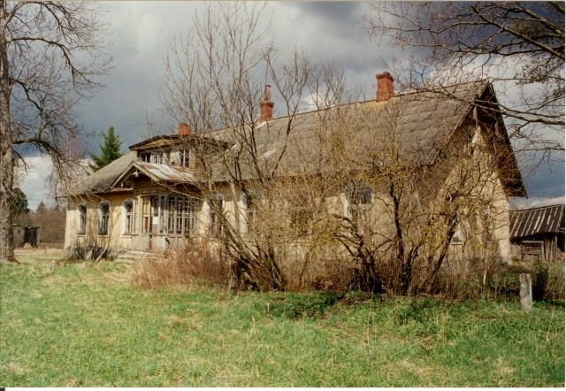 värvifoto Kareda küla vaade, Esna vallamaja 1997