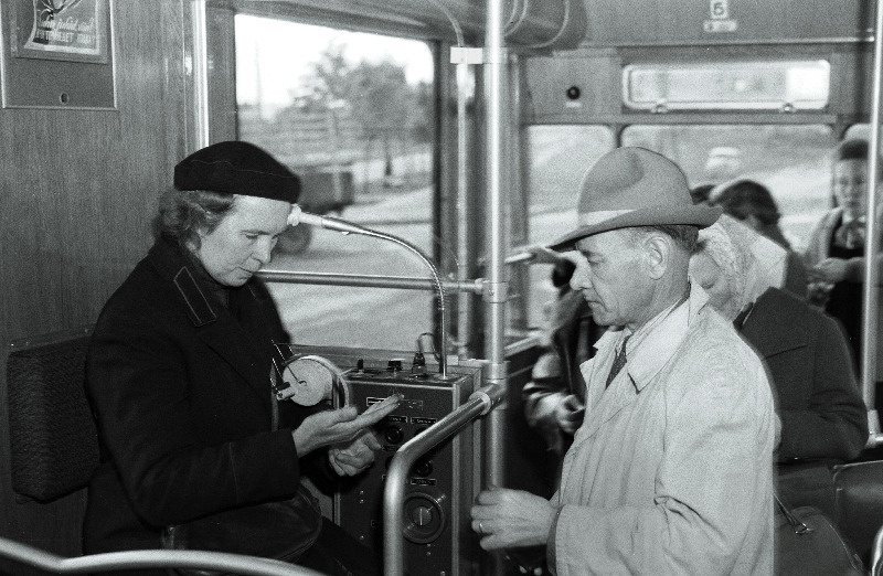 Eesti NSV naiste kongressi delegaat, Tallinna Trammide ja Trollibusside Valitsuse konduktor Salme Bauman.