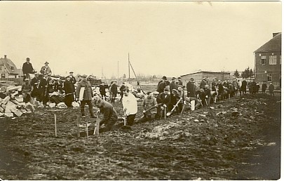 foto, Paide Rahvamaja vundamendikraavi kaevamine 1928.a.