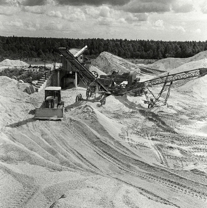 Kivipurustaja Mäo Asfaltbetooni Tehases.