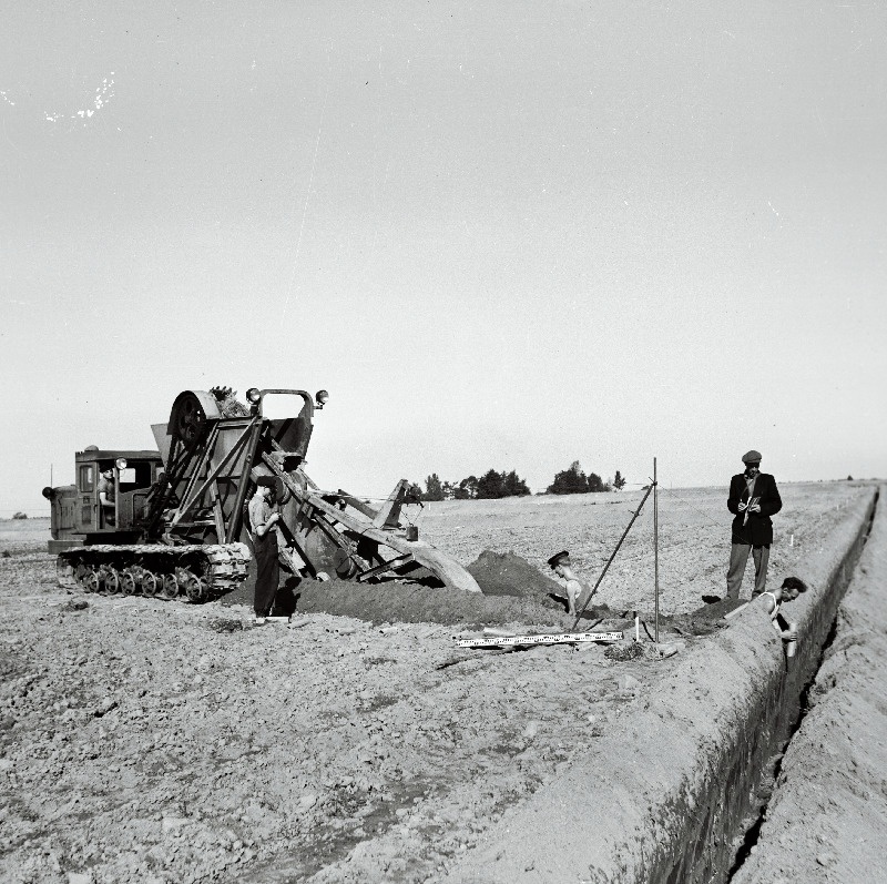 Maaparandustööd Tartu rajooni Hellenurme kolhoosis.