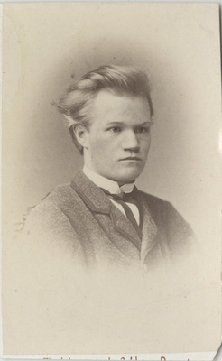 Korporatsiooni "Livonia" liige Leopold von Schröder, portreefoto  duplicate photo