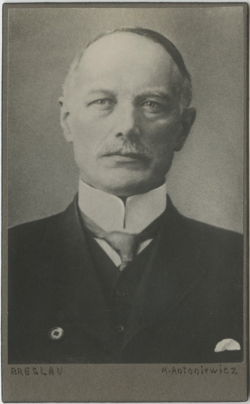 Korporatsiooni "Livonia" vilistlane Carl Mekler(?), portreefoto