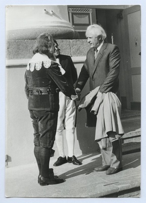 [Tartu University Rector Arnold Koobi meeting at the staircase of Georg Friedrich Parrot and Johan Skyttega University Head Building]  similar photo
