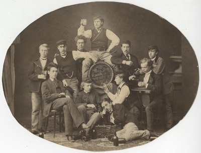 Korporatsiooni "Livonia" 1872. a II semestri rebasecoetus koos oldermanniga, grupifoto  duplicate photo