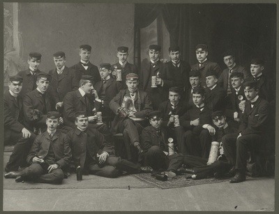 Korporatsiooni "Livonia" 1904. a II semestri rebasecoetus koos oldermanniga, grupifoto  similar photo
