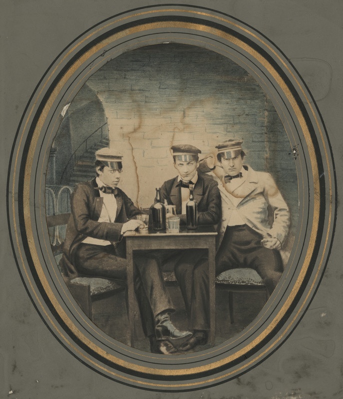 Arvatavasti korporandid Ernst Bergmann, Carl Bergner ja Ferdinand Müller, grupifoto