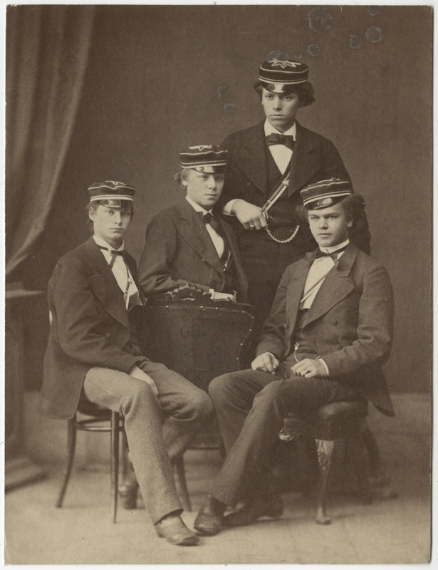 Osa korporatsiooni "Livonia" 1875. a II semestri värvicoetusest, grupifoto