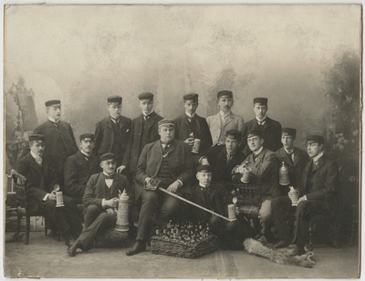 Korporatsiooni "Livonia" 1903. a II semestri rebasecoetus oldermanniga, grupifoto  duplicate photo