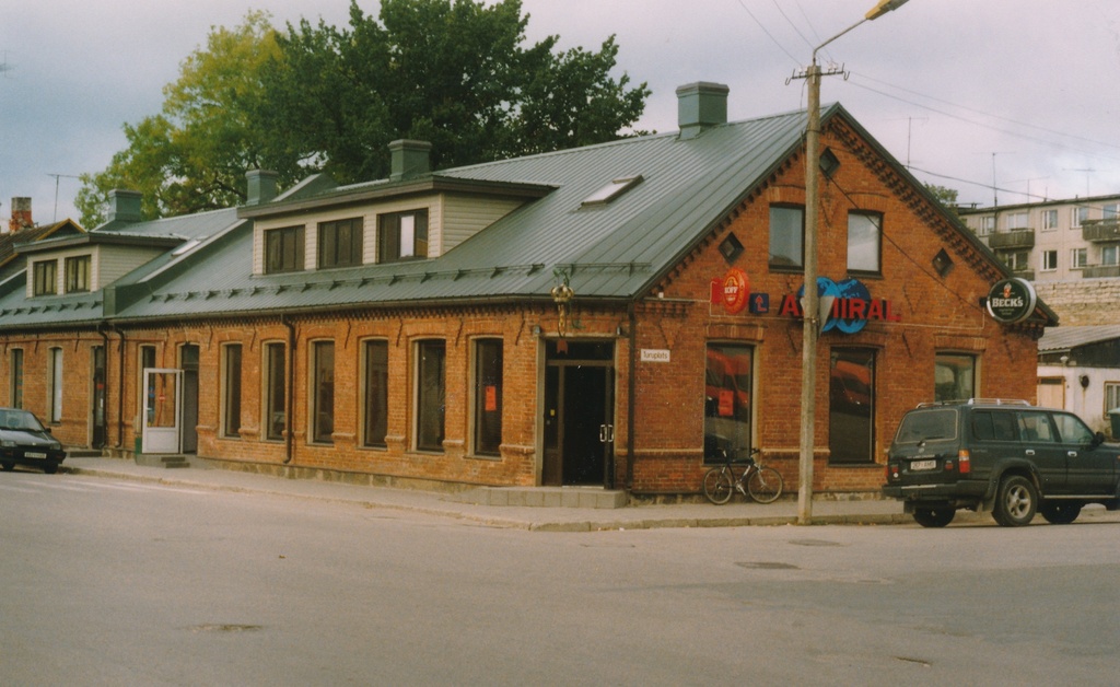 Hoone Laia tänava ja Turuplatsi nurgal Rakveres