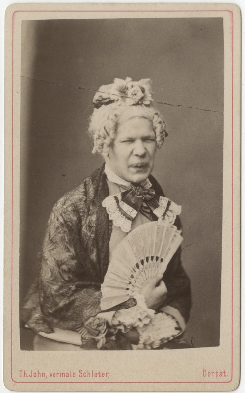 Korporatsiooni "Livonia" liige George von Gersdorff rebasteatrikostüümis, portreefoto