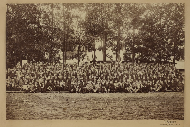 Korporatsioon "Livonia" liikmete pidulik ühisfoto korporatsiooni 75. aastapäeval