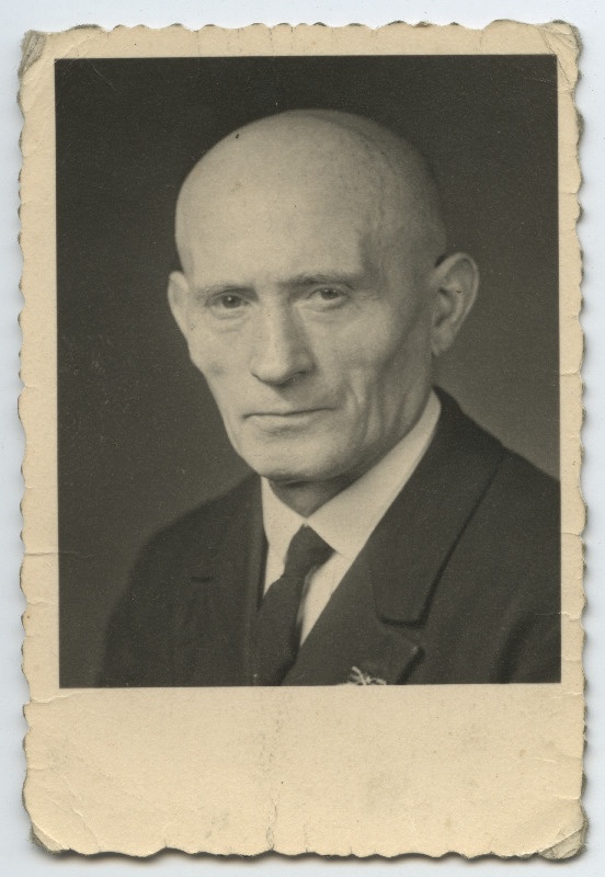 Fotoportree mehest [Helmut Schultse isa või sugulane?]
