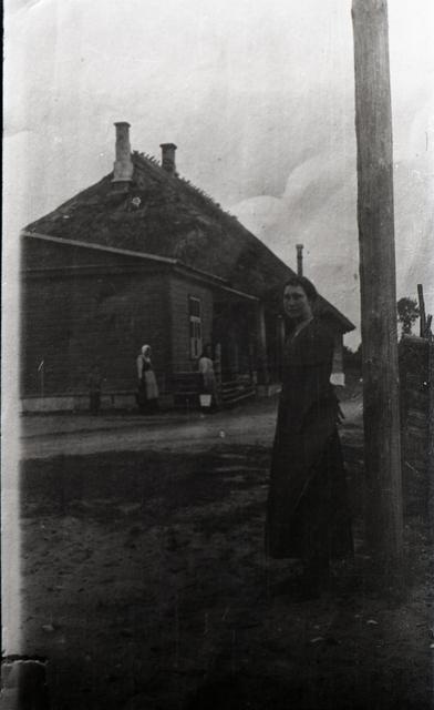 Järve kõrts; esiplaanil Keskranna Anna