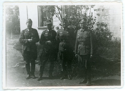 Saksa armee mundris ohvitserid  duplicate photo
