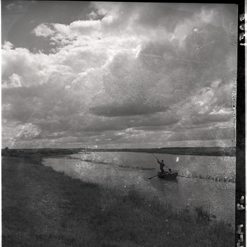 Emajõgi, mees paadiga vee peal