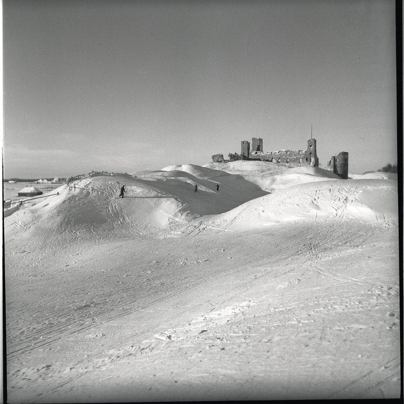 Rakvere Vallimägi ja linnusevaremed talvel