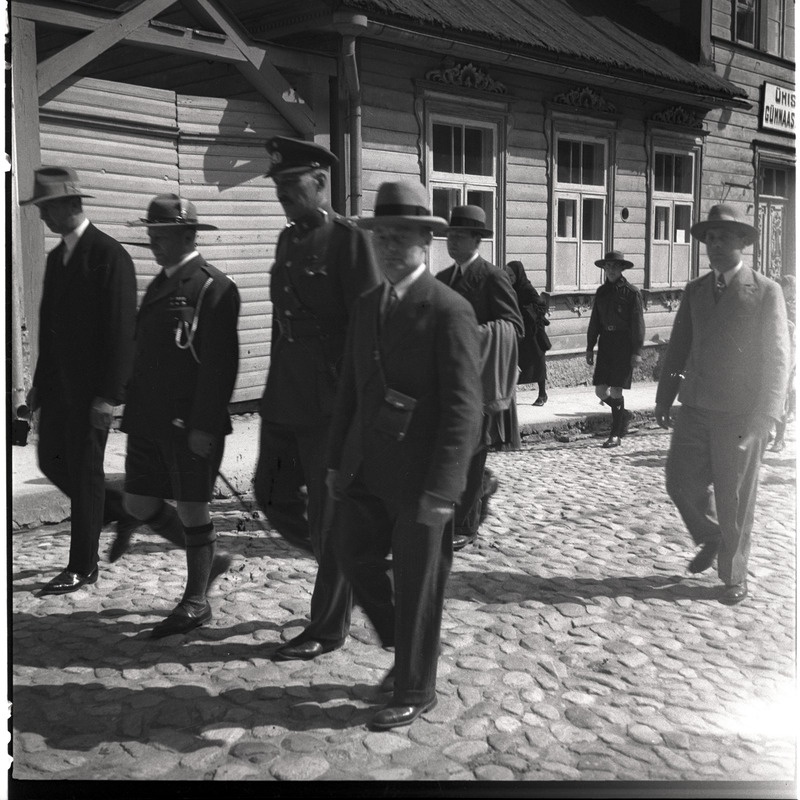 Rakvere, skaudid rongkäigul Pikal tänaval