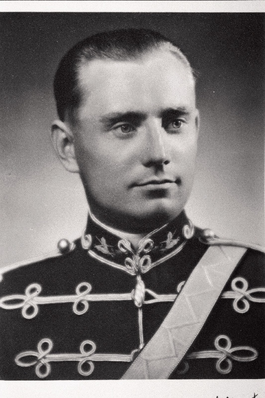 Sõjakooli jalaväe ohvitseride klassis õppiv lipnik Vladimir Pottsep (Potsepp).