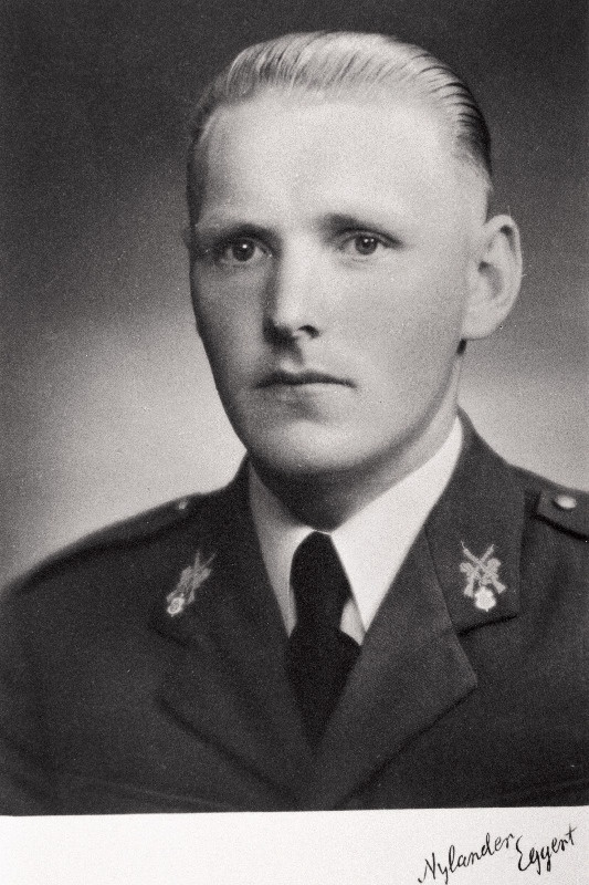Sõjakooli jalaväe ohvitseride klassis õppiv lipnik Edvard Vahuri.