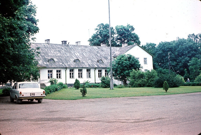 Vaade (mõisa/kooli) hoonele