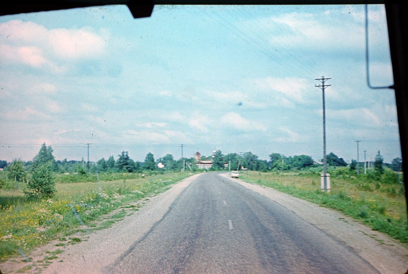 Maastik maantee ja õigeusukirikuga