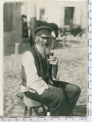 Snowmaker in Tartu market in front of Russian stores in 1912  duplicate photo
