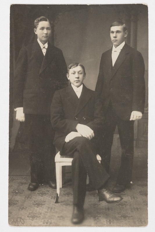 Noormeeste pidulik riietus