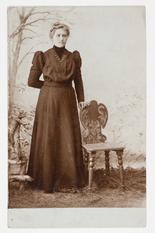 Juuli Sempelson Sindis XX sajandi alguses. Naise rõivastus