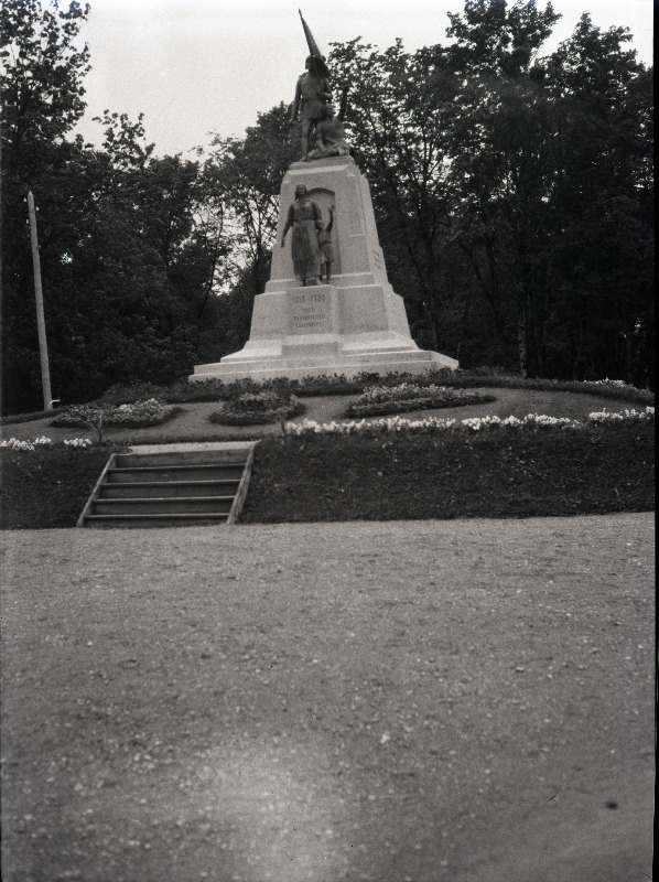 1918-1920. a langenute mälestussammas Viljandis.