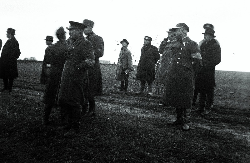 Kaitseliidu ülemad 10.-12.10.1931. a. toimunud Põlva manöövrite käiku jälgimas.