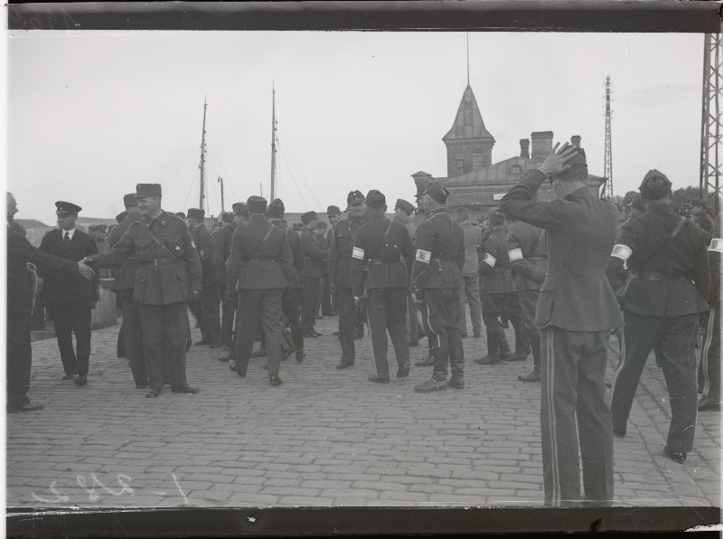 Soome-Eesti laskemaavõistlustele saabunud Soome meeskonna vastuvõtt Tallinna sadamas.