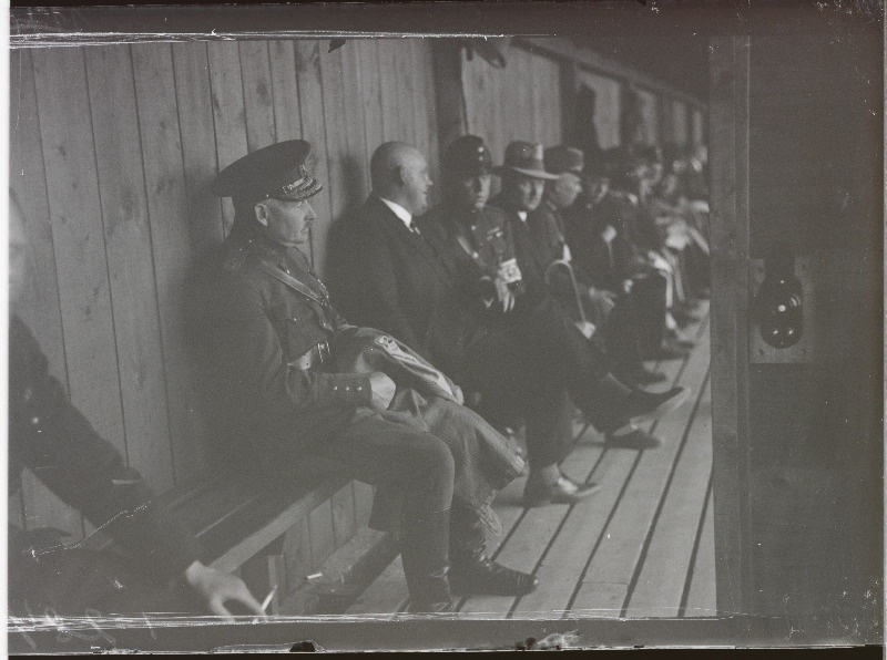 18.-20.08.1939. a toimunud Soome-Eesti laskevõistluste pealtvaatajad võistlusi jälgimas.