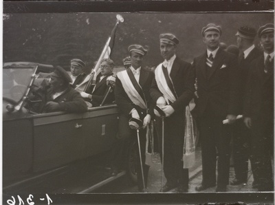 Üliõpilasorganisatsioonide lipu viimine Kaarli kirikusse õnnistamisele.  similar photo