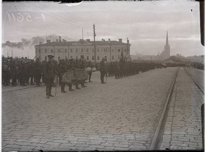 Soome presidendi Svinhufvudi saabumine Tallinna.  similar photo