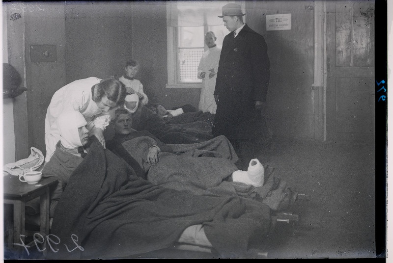 Vabadussõda. Haavatud Eesti Punase Risti vastuvõtupunktis raudteejaamas.