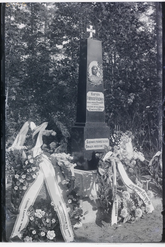 2. Diviisi staabi komandandi alamkapten Friedrich Vreemanni mälestussammas Pindi kalmistul.