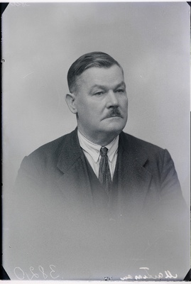 Martinson, Hans - V riigikogu liige, nahatööstuse meister.  duplicate photo