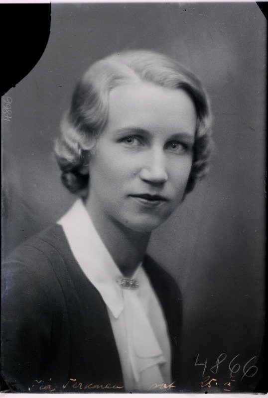 Targama, Tiiu - organist ja kontsertmeister, 1930.a. lõpetas Tallinna konservatooriumi A. Kapi kompositsiooniklassis.