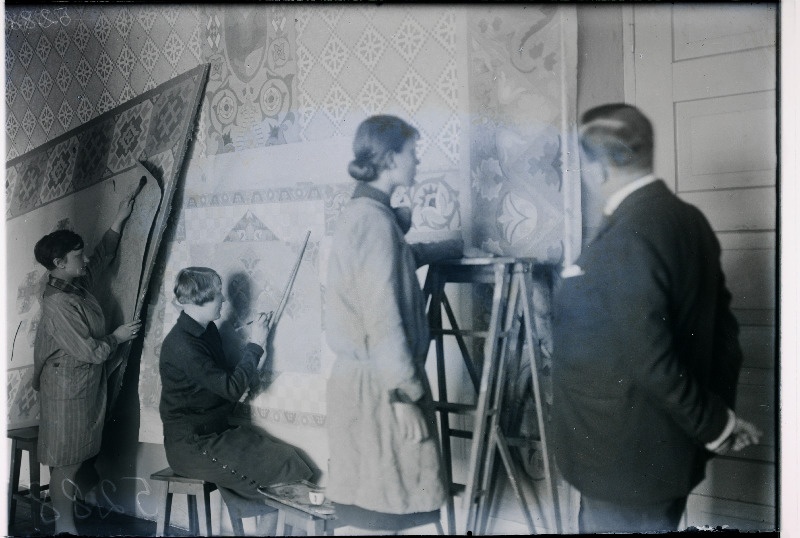 Ornamentika tund Riigi kunsttööstuskoolis.