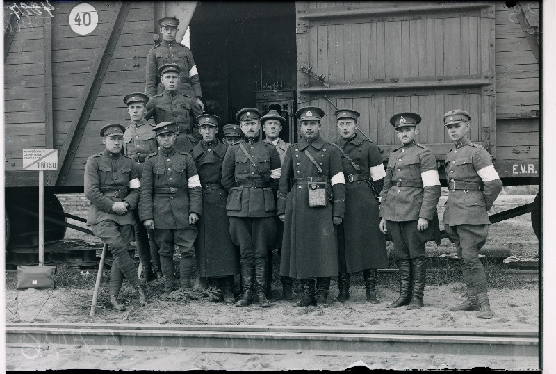 Manöövritele saabunud Eesti sõjaväe sõdurid Palupera (Pritsu) jaamas.