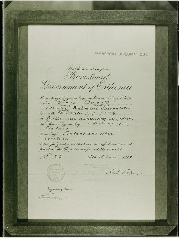 Diplomaadi pass E. Virgo nimele.