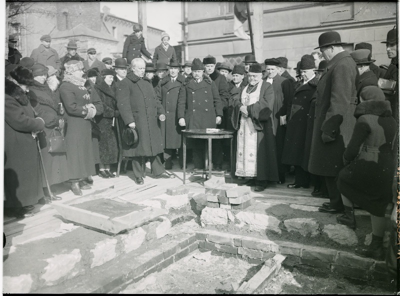 Tallinna Linna Naiskutsekooli hoone nurgakivi panek 1936-aastal.