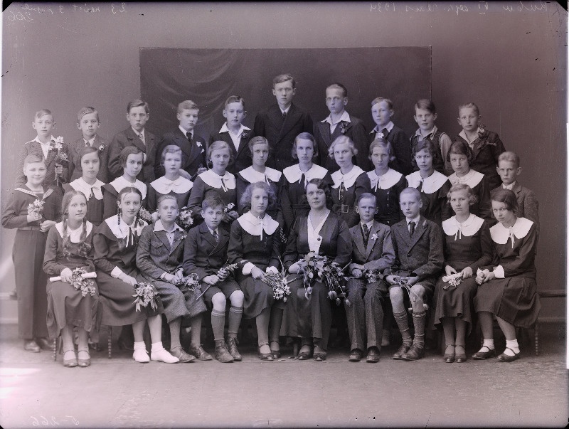 Grupp H. Kubu eragümnaasiumi VI klassi õpilasi ja õpetajaid.