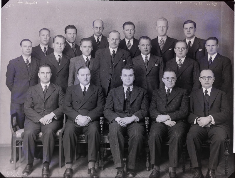 Grupp kindlustusseltsi Eesti Lloyd liikmeid.