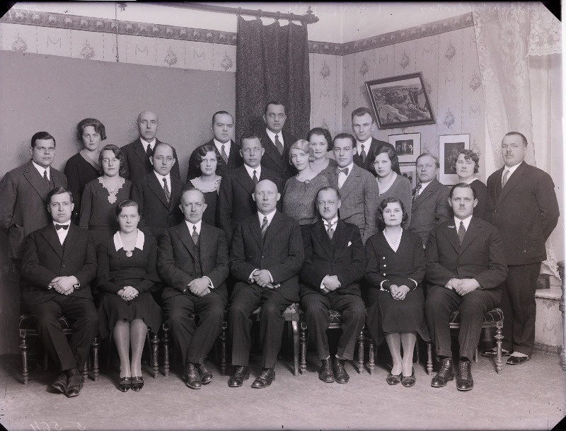 Grupp riigi metsatööstuse töötajaid.