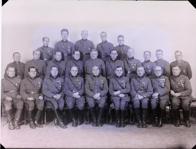 Kaitseliidu Kalevi malevkonna pealikute kogu.  duplicate photo